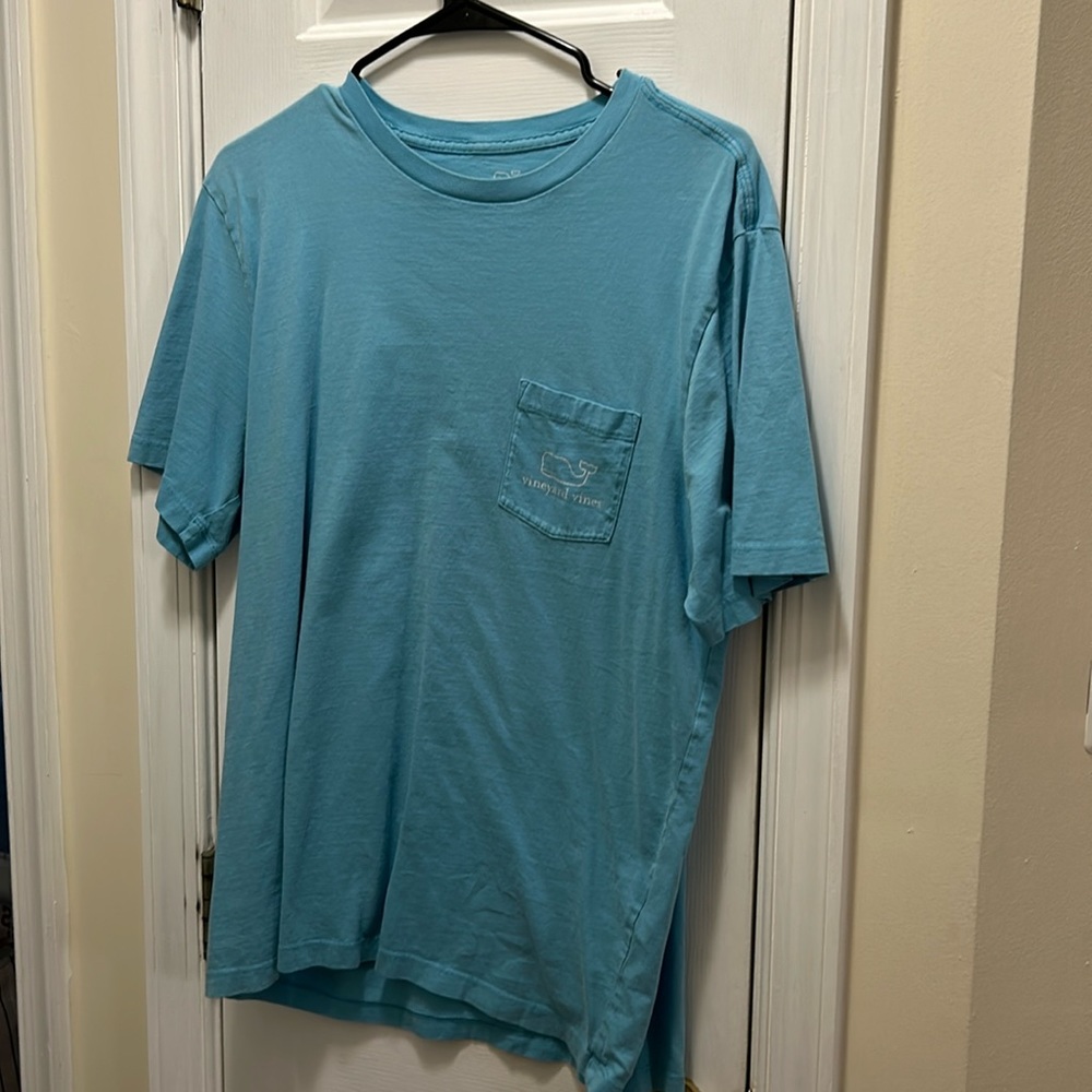 Vineyard vines t shirt
